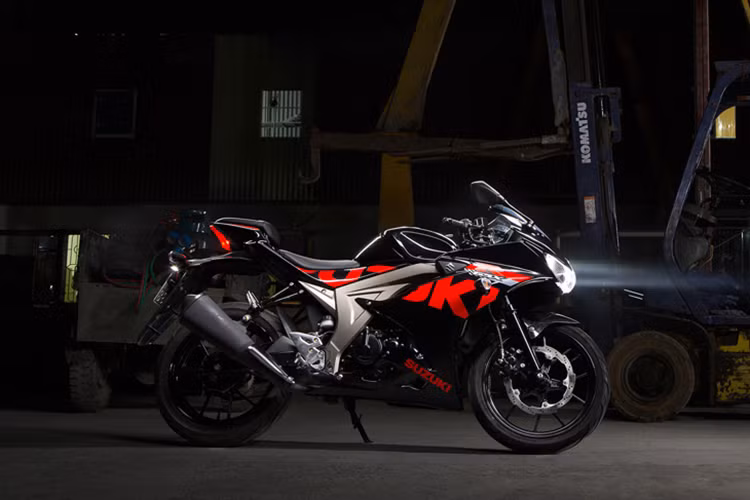 Xuất hiện lần đầu với phiên bản GSX-R125 dành cho thị trường châu Âu, mẫu xe môtô Suzuki GSX-R150 đã được ra mắt tại Indonesia vào cuối năm ngoái. Với sự ra mắt của Suzuki GSX-R125 và Suzuki GSX-R150, đây là lần đầu tiên sau 32 năm dòng sportbike GSX-R đã có một phiên bản môtô phân khối nhỏ. 