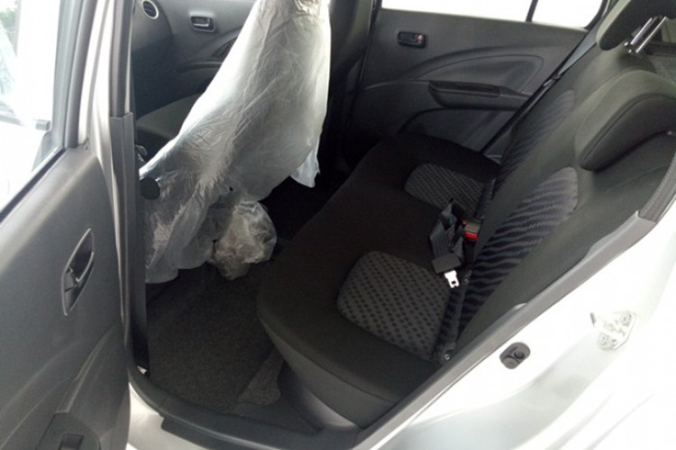 Tại thị trường Việt Nam, Suzuki Celerio chỉ được phân phối chỉ với phiên bản động cơ 1.0L, cho công suất 68 mã lực. Trong khi đó, các đối thủ Kia Morning, Hyundai Grand i10 hay Chevrolet Spark đều có phiên bản trang bị động cơ từ 1.2L (riêng Kia Morning là động cơ 1.25L), cho công suất lần lượt là 86 mã lực, 87 mã lực và 80 mã lực.