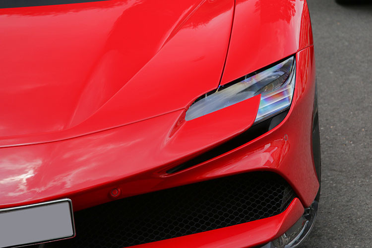 Hiện chưa rõ Đức Huy đã bỏ ra bao nhiêu tiền để sở hữu siêu xe Ferrari SF90 Stradale, chỉ biết rằng, đây là 1 trong 3 chiếc Ferrari SF90 Stradale đang có mặt tại dải đất hình chữ S, còn giá xe Ferrari SF90 Stradale chính hãng bán ra trên 34,5 tỷ đồng nếu ra biển trắng, nộp đầy đủ thuế.