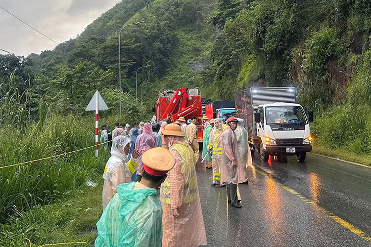 Vu xe roi deo Bao Loc: Nghi pham giu thi the truoc phi tang-Hinh-2