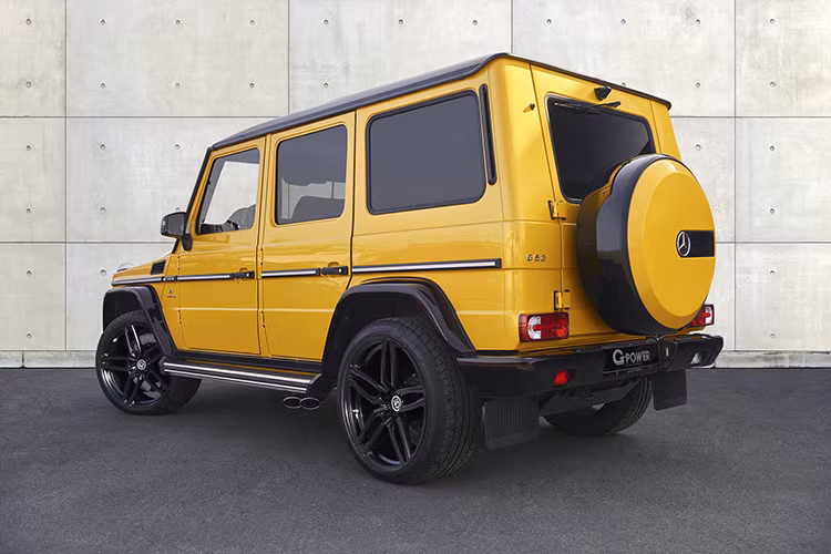 Sự gia tăng công suất máy của mẫu xe địa hình này cho phép chiếc xe Mercedes-AMG G63 có thể chạy nước rút từ 0-100 km/h chỉ trong 5,3 giây, đồng thời tốc độ tối đã cũng tăng lên hơn 250 km/h.