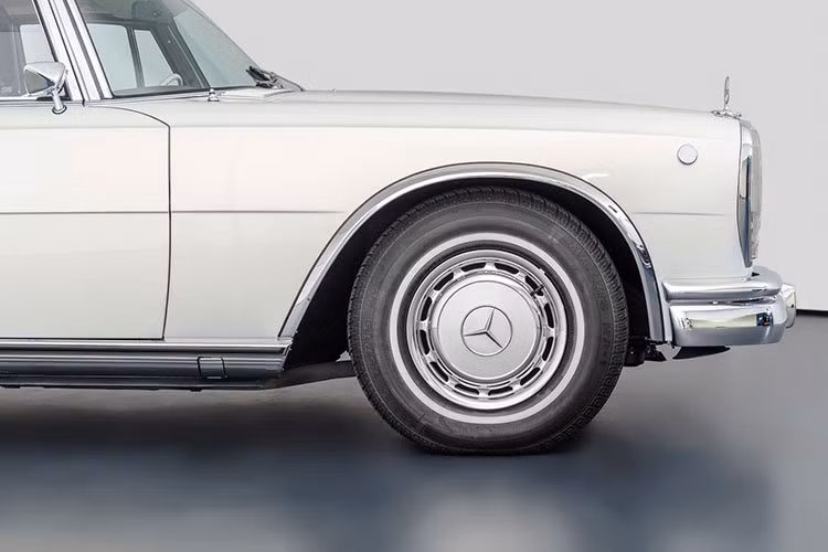 Mercedes-Benz Classic đã mua lại chiếc xe ở Malaga vào năm 2007 và sau đó bắt đầu một quá trình phục chế rất dài và chi tiết. Theo yêu cầu của một khách hàng, chiếc xe đã được tháo rời hoàn toàn để phục chế về nguyên trạng như khi vừa xuất xưởng.