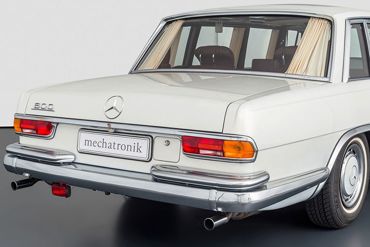 Giờ đây, nó đang được rao bán ở châu Âu thông qua trang Mechatronik với số tiền khổng lồ . Mức giá xe Mercedes-Benz W100 600 Pullman đang lên tới 2,3 triệu Euro (tương đương 62,6 tỷ đồng).