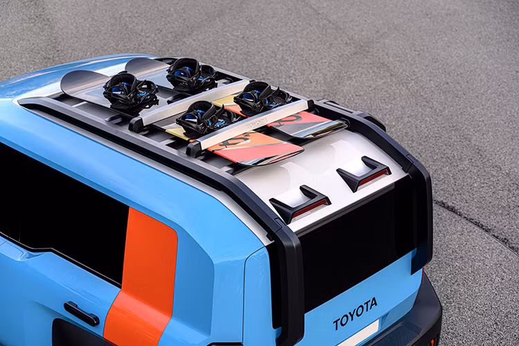 Mặc dù sẽ không tập trung vào địa hình như J250 Land Cruiser Prado, nhưng hãng xe Toyota sẽ đảm bảo rằng Land Cruiser SE mang lại “khả năng xử lý tốt” khi đi trên đường xấu.