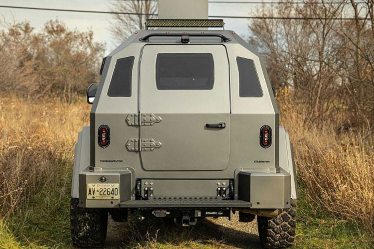 Thế nhưng sau đó chiếc xe Terradyne Gurkha chống đạn này đã được sửa đổi thành một chiếc xe quân sự phục vụ cho các nhu cầu an ninh tư nhân. Mặc dù về tay chủ sở hữu từ năm 2017 nhưng chiếc Gurkha này mới chỉ lăn bánh 15.700 dặm (khoảng 25.000 km). 