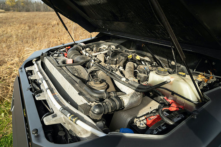 Nó còn đi kèm với một gói trang bị đặc biệt nhằm tăng cường khả năng off-road bao gồm bộ giảm xóc Fox, tời WARN 16,5ti hạng nặng cho sức kéo tối đa gần 7,5 tấn cùng dây cáp dài 90 feet (khoảng 27,43 mét), khóa vi sai trước, bộ lốp địa hình Continental MPT 81,...