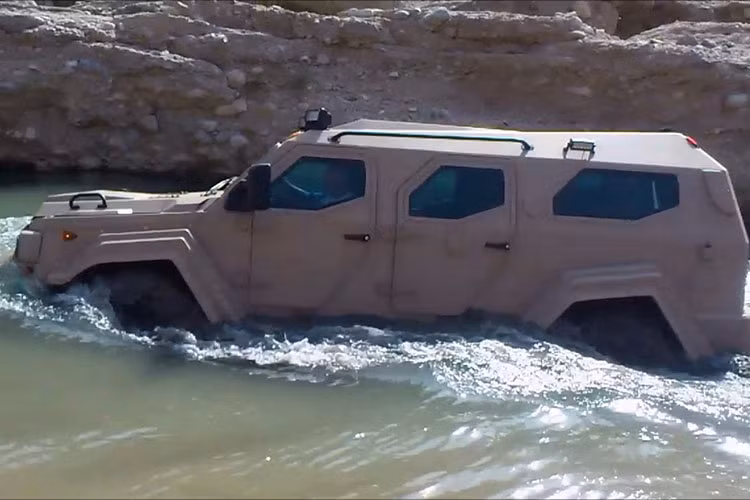 Mức giá xe Terradyne Gurkha này hiện đang được rao bán đấu giá bởi nhà thầu với mức khởi điểm là 150.000 USD (tương đương khoảng 3,45 tỷ đồng). 