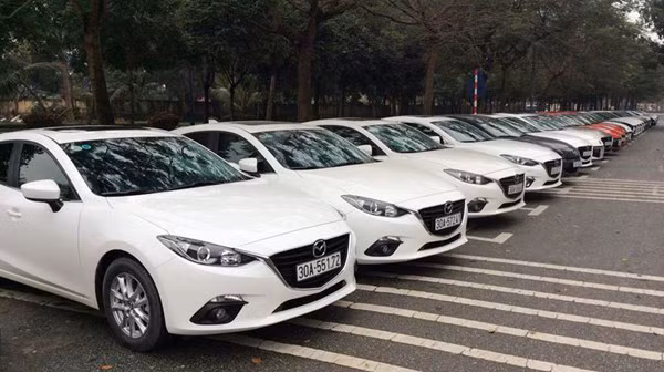Sang nay, “doi chat” 3 ben ve loi den check engine Mazda 3