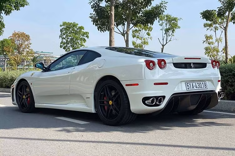 Cùng với "người đồng hương" và cũng là đối thủ của mình - Lamborghini Gallardo, Ferrari F430 là mẫu siêu xe lừng lẫy một thời, mở đầu phong trào chơi siêu xe của giới nhà giàu tại Việt Nam.