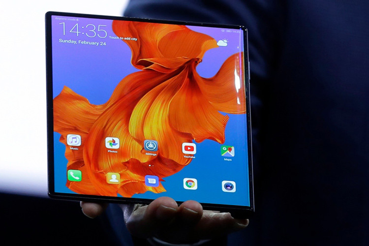 Một dấu hiệu khác cho thấy Mate X sẽ sớm tới tay người dùng Trung Quốc đó là thiết bị này đã được cơ quan quản lý thiết bị 3C của Trung Quốc phê duyệt. Thông thường, các thiết bị được 3C phê duyệt sẽ mau chóng được bán ra. Trước Mate X, Mate 20X 5G cũng đã xuất hiện trên cơ sở dữ liệu của 3C.