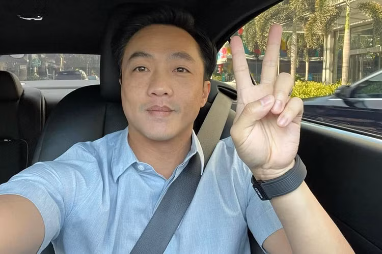 Cuong Do la tu lai xe sieu sang Rolls-Royce di lam... va cai ket