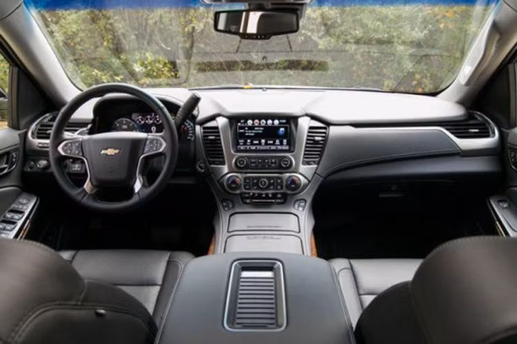 Về truyền động, SUV cỡ lớn Chevrolet Tahoe 2021 có thể sử dụng động cơ V6 3.6 lít hoặc động cơ V8 6.2L, V8 5.3L, cả ba đều được phát triển bởi GM. Ngoài ra, cũng có khả năng động cơ tăng áp 2.7L 4 xi-lanh thẳng hàng mới trên Silverado sẽ được chia sẻ cho Tahoe 2021.