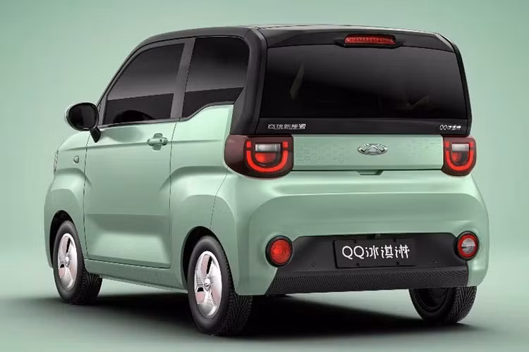 Mô-tơ điện kết hợp với cụm pin lithium iron phosphate (LiFePO4), cho phép xe chạy được 120 - 170 km sau khi sạc đầy. Những con số này không nhỉnh hơn Wuling Hongguang Mini EV là bao. Wuling Hongguang Mini EV có công suất tối đa 17,6 mã lực, mô-men xoắn cực đại 85 Nm và phạm vi hoạt động 170 km.