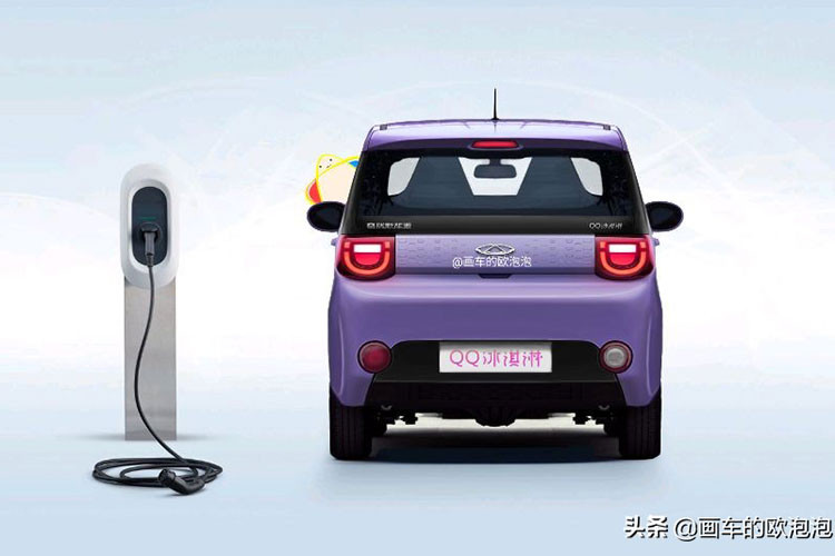 Dù có kích thước nhỏ nhưng Chery QQ Ice Cream vẫn được trang bị nội thất 4 chỗ ngồi. Để đảm bảo không gian bên trong xe, hãng Chery đã áp dụng phong cách thiết kế ngoại thất khá vuông vức như một chiếc hộp cho mẫu ô tô điện này. Ngoài ra, hãng Chery còn cố gắng mang đến thiết kế cao cấp hơn cho QQ Ice Cream để có thể cạnh tranh với Wuling Hongguang Mini EV.