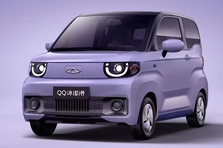 Thành công của mẫu ôtô điện siêu rẻ Wuling Hongguang Mini EV tại thị trường Trung Quốc đã khiến những hãng xe đối thủ "đứng ngồi không yên". Để cạnh tranh với Wuling Hongguang Mini EV, hãng Chery của Trung Quốc cũng nhanh chóng tung ra mẫu xe mới mang tên Chery QQ Ice Cream 2021 mới.