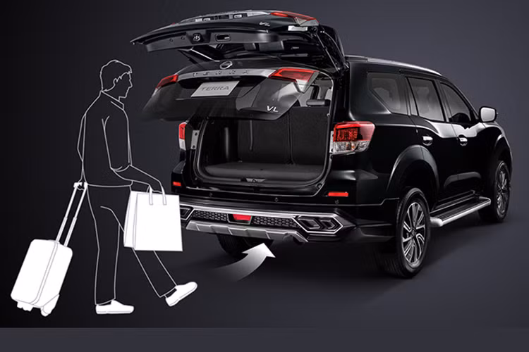 Về mặt sức mạnh, Nisan Terra Energetic tại Thái Lan vẫn được trang bị động cơ Diesel 2.3L tăng áp giúp xe sản sinh công suất tối đa 190 mã lực và mô-men xoắn cực đại 450 Nm, kết hợp cùng hộp số tự động 7 cấp.