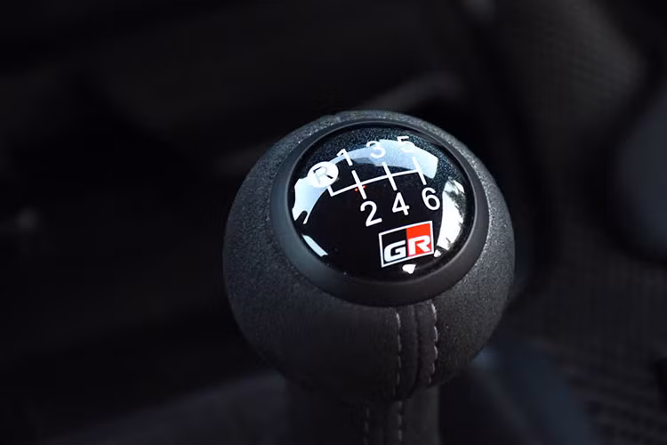 Một hệ thống vi sai chủ động mới giúp tăng độ bám đường và giảm hiện tượng gãy lái. Động cơ 6 xi-lanh turbo tăng áp 3.0L vẫn được duy trì với công suất 382 mã lực và mô-men xoắn 500 Nm. Phiên bản này cũng cung cấp hai tùy chọn hộp số: hộp số tay 6 cấp hoặc hộp số tự động 8 cấp. 