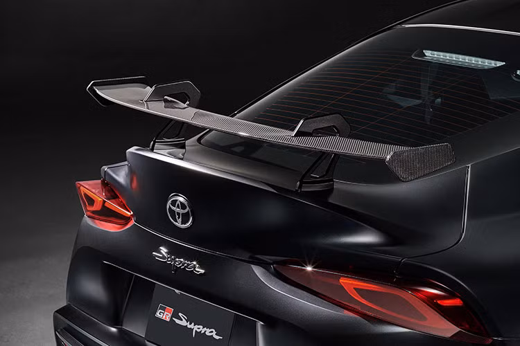 Các kỹ sư của Toyota cũng cải tiến hệ thống làm mát, bổ sung tấm chắn dầu dưới đáy động cơ và nâng cấp vi sai chủ động ở cầu sau nhằm mang đến khả năng vận hành ổn định hơn khi sử dụng trên đường đua. Một điểm nhấn nữa là bộ giảm âm bằng titanium của Akrapovic tạo ra âm thanh thể thao đặc trưng cho chiếc xe.