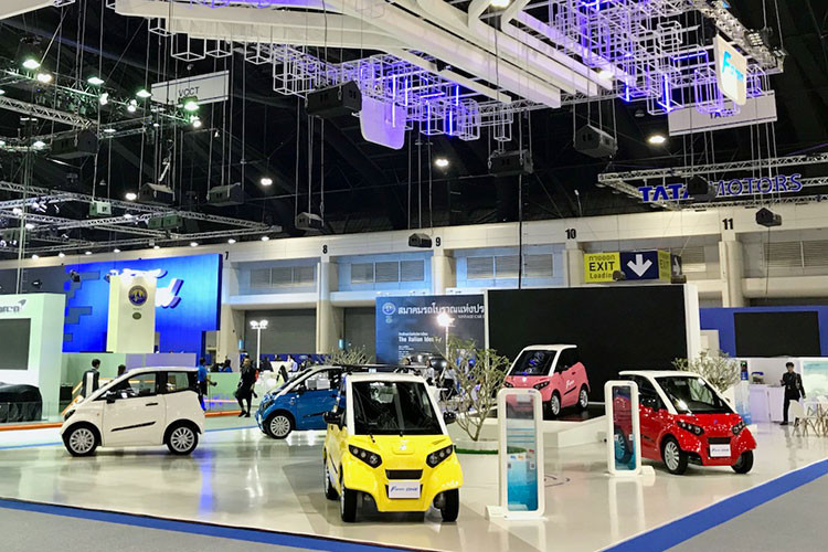 Trước đó, tờ Auto News dẫn lời ban lãnh đạo Công ty Funai (Nhật Bản) rằng thông qua một đối tác họ sẽ đưa chiếc xe FOMM Concept One vào bán tại thị trường Việt Nam. Theo lãnh đạo công ty Funai (Nhật Bản), hãng sẽ xây dựng một mạng lưới trạm đổi pin, nghĩa là người dùng chỉ việc đến đổi pin để chạy tiếp mà không cần phải chờ sạc đầy.