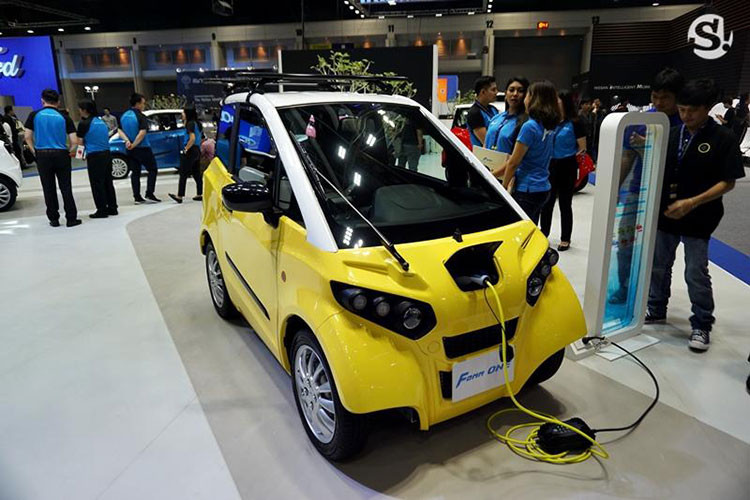 Tại triển lãm Bangkok International Motor Show 2019 đang diễn ra tại Thái Lan, hãng xe Nhật Bản đã giới thiệu mẫu xe ôtô điện lội nước FOMM One. Đây là mẫu xe sử dụng điện được thiết kế khá kỳ lạ, nhỏ gọn.