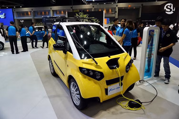 Tại triển lãm Bangkok International Motor Show 2019 đang diễn ra tại Thái Lan, hãng xe Nhật Bản đã giới thiệu mẫu xe ôtô điện lội nước FOMM One. Đây là mẫu xe sử dụng điện được thiết kế khá kỳ lạ, nhỏ gọn.