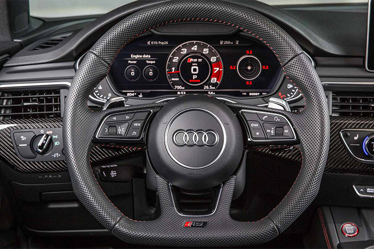 Các chi tiết ốp trang trí trong cabin xe cũng có thể được làm từ sợi carbon, bên cạnh ốp nhôm xước. RS5 cũng sẽ được trang bị sẵn tới 30 hệ thống hỗ trợ người lái khác nhau cùng màn hình hiển thị trên kính HUD. Những tùy chọn của chiếc xe bao gồm hệ thống thông tin giải trí MMI Plus với chức năng định vị, kết nối 4G, bộ phát wifi...