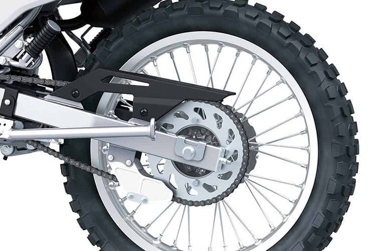 Tất cả những tính năng an toàn trên mẫu xe cào cào cỡ nhỏ Kawasaki KLX150 phiên bản nâng cấp này, đã trở thành một lựa chọn phổ biến cho những người yêu thích xe môtô địa hình.