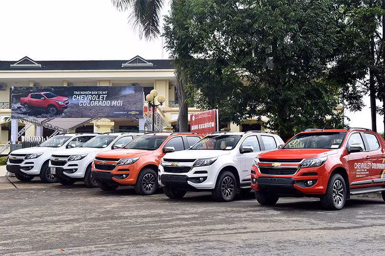 Chương trình Trải nghiệm Chevrolet Colorado mới sẽ tạo cơ hội cho các khách hàng tiềm năng từ 5 đại lý tại Hà Nội và 7 đại lý tại thành phố Hồ Chí Minh đến lái thử mẫu xe Colorado High Country mới trang bị động cơ 2.5L turbo tăng áp điều khiển cánh biến thiên (2.5L VGT) công nghệ cao tại hai ddieaj điểm test xe nổi tiếng nhất tại Việt Nam là: Đồng Mô, Hà Nội và trường đua HappyLand, Long An.