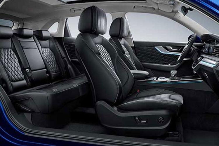 "Trái tim" của Hồng Kỳ HS5 2023 là động cơ xăng 4 xi-lanh, tăng áp, dung tích 2.0L, sản sinh công suất tối đa 185 kW (khoảng 251 mã lực), tăng 20 kW (27 mã lực) so với thế hệ cũ.