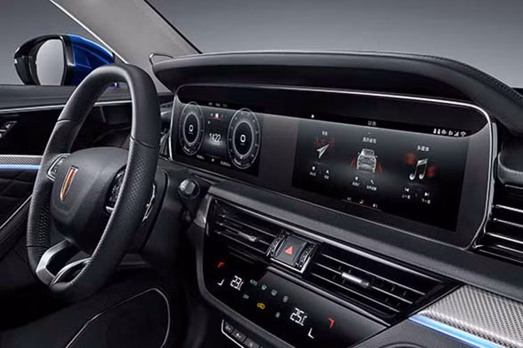 Chưa hết, trên Hồng Kỳ HS5 2023 còn có camera được đặt ở nhiều vị trí như đầu xe hay gương chiếu hậu. Do đó, sẽ không ngạc nhiên nếu mẫu SUV cỡ D này có camera 360 độ và những trang bị an toàn chủ động ADAS.