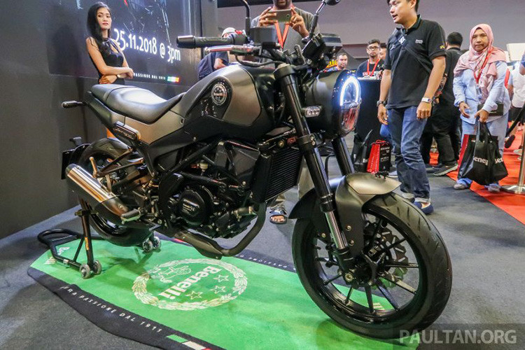 Mức giá xe Benelli Leoncino 250 cho thị trường Ấn Độ niêm yết từ 250.000 Rupee (tương đương 82 triệu đồng). Xe có 3 tùy chọn màu sắc gồm Pearl Brown, Red Italy, Titanium Gray và sẽ được bán ra trong tháng 10/2019.