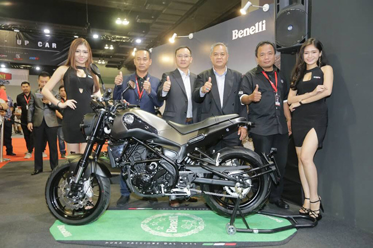 Thương hiệu xe môtô Benelli vừa chính thức ra mắt mẫu Scrambler giá rẻ Leoncino 250 cho thị trường Ấn Độ. Được xem là đàn em của Leoncino 500, Benelli Leoncino 250 mới cũng thừa hưởng thiết kế tân hoài cổ Scrambler đang được ưa chuộng.