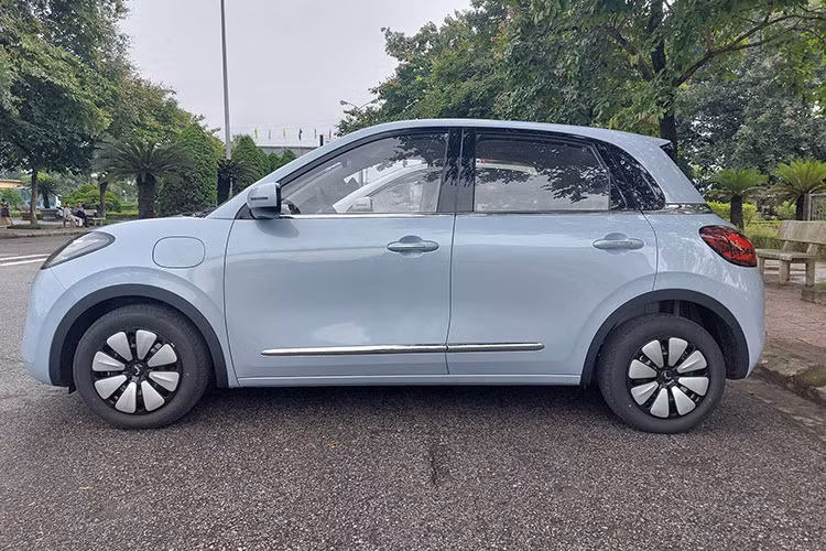 Theo công bố, Wuling Bingo được trang bị sạc nhanh DC. Tuy nhiên, tại Việt Nam, Wuling vẫn chưa có hệ thống trạm sạc, người mua chỉ có thể sử dụng sạc AC tại nhà. Nếu sạc qua bên thứ 3 thì giá thành cũng khá đắt đỏ và ít có để sử dụng. 