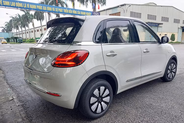 Wuling kỳ vọng Bingo sẽ đạt doanh số 120 xe đến 150 xe/tháng. Con số này gấp 3 lần doanh số trung bình tháng của Kia Morning (chưa đến 50 xe/tháng). Tuy nhiên, với những trang bị cơ bản, hạ tầng trạm sạc không có, cùng giá bán không phù hợp, Bingo rất dễ đi vào “vết xe đổ” trước đó của Wuling Hongguang Mini.