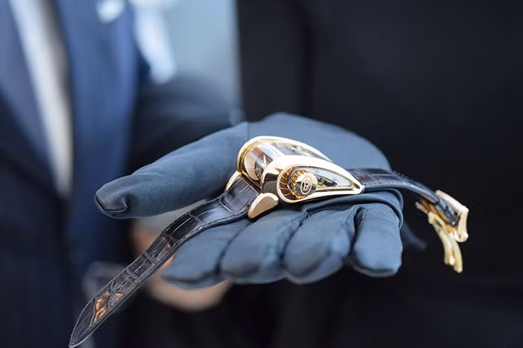 Tiếp nối thành công của Type 370, Parmigiani Fleurier tiếp tục ra mắt 2 phiên bản Mythe đánh dấu 10 năm hợp tác giữa họ với Bugatti và bản Super Sport dựa trên chiếc Veyron Super Sport. Hai phiên bản này tiếp tục trung thành với phong cách mặt đồng hồ bên và mô phỏng lại hệ thống động cơ trên dòng Bugatti.