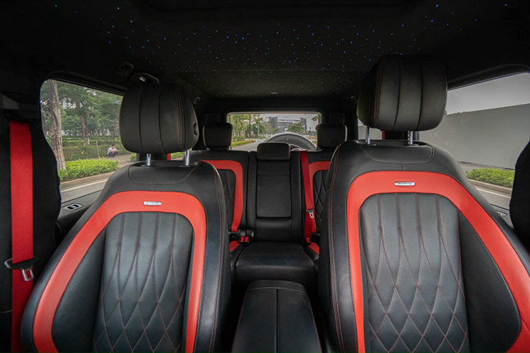 Về công nghệ an toàn, mẫu SUV hàng đầu của Mercedes-Benz trang bị chống bó cứng phanh ABS, cân bằng điện tử, phanh thích ứng, khởi hành ngang dốc, giữ phanh tự động Hold, hỗ trợ đỗ xe chủ động, cảnh báo mất tập trung và hệ thống 7 túi khí... 