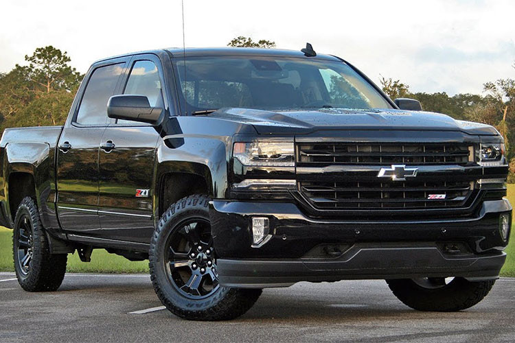 Dự kiến, những chiếc xe bán tải cỡ lớn Chevrolet Silverado 2019 bản Crew Cab V8 sẽ bắt đầu được tung ra thị trường Mỹ vào quý III năm nay. Đến quý IV, phiên bản thường và Double Cab, dùng động cơ V6 hoặc máy xăng 4 xi-lanh 2,7 lít sẽ có mặt trên thị trường.