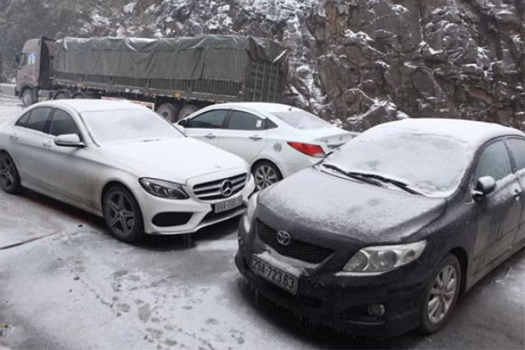 Thời điểm hiện tại khi mùa đông đã đến, chính vì vây nên việc chăm sóc xe ôtô đúng cách phải được thực hiện thường xuyên, giúp cho chiếc xe luôn luôn đảm bảo sự ổn định và chủ nhân tránh mất tiền oan.