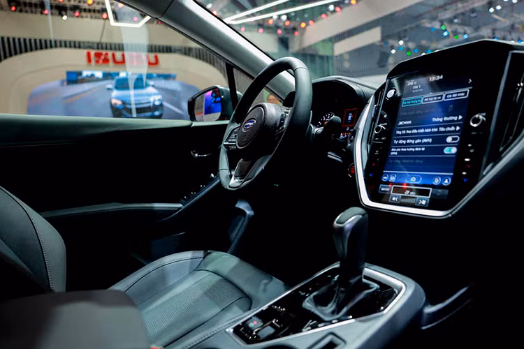 Một điểm nhấn mới đáng chú ý khác là thiết kế hàng ghế trước công thái học mới nhằm mang đến sự thoải mái và hỗ trợ tối ưu cho lái xe và hành khách trên xe. Khoang cabin xe Crosstrek Hoàn Toàn Mới rộng và hiện đại khi được sử dụng những chất liệu cao cấp, ghế ngồi bọc da phối màu lạ mắt và độ bền cao.