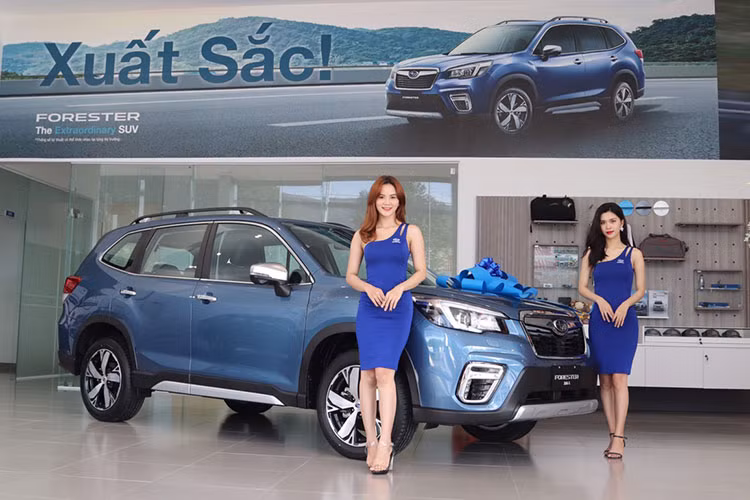 Xe oto nhap khau tai Viet Nam o at giam phi truoc ba