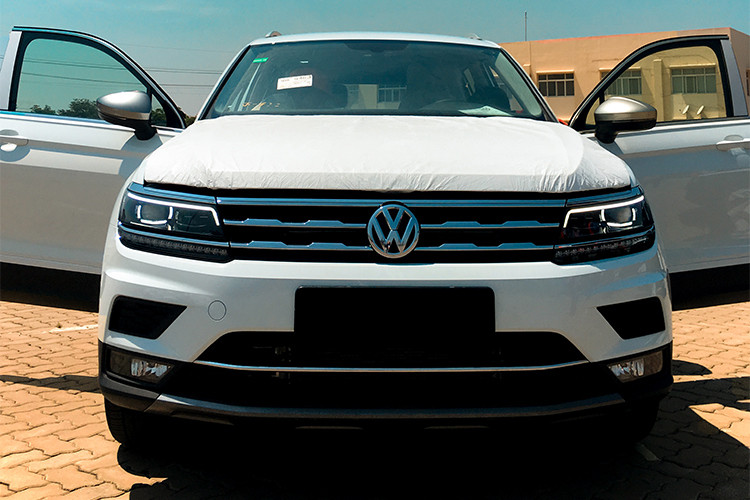 Tiguan Allspace mới sở hữu chiều dài tổng 4,7m, hơn bản Tiguan hiện tại 26,8cm, phần đầu xe từ trục bánh xe trước đến hết cản trước được thiết kế khí động học hơn ngắn hơn bản thường 2,9cm, tạo ra chỗ ngồi rộng rãi cho hàng ghế thứ 2 và thứ 3. Chiều dài 4,7m cũng khiến nó trở thành chiếc xe rộng hơn nhiều so với các xe 5+2 có trục cơ sở tiêu chuẩn.