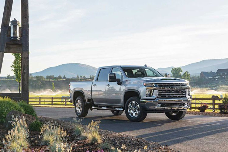 Công nghệ giám sát bao gồm màn hình hiển thị ở camera chiếu hậu, hệ thống quan sát xung quanh với hai vị trí camera đặc biệt ở rơ-moóc, một camera quan sát thùng xe và một màn hình hiển thị 15 inch theo đường chéo. Ngoài ra, còn có một móc cổ ngổng và dây kéo 7 chân gắn trên thùng xe để tăng khả năng kéo cho xe. Nếu không muốn mua theo gói, khách hàng có thể mua lẻ các tính năng kể trên.