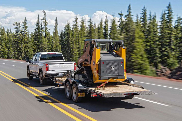 Nếu chọn cấu hình High Country, Chevrolet Silverado 3500HD mới sẽ có giá là 63.895 USD (tương đương 1,48 tỷ đồng), với trang bị động cơ dầu diesel tăng áp Duramax V8 6.6 lít, giá xe sẽ tiếp tục tăng lên con số 73.645 USD (khoảng 1,7 tỷ đồng).