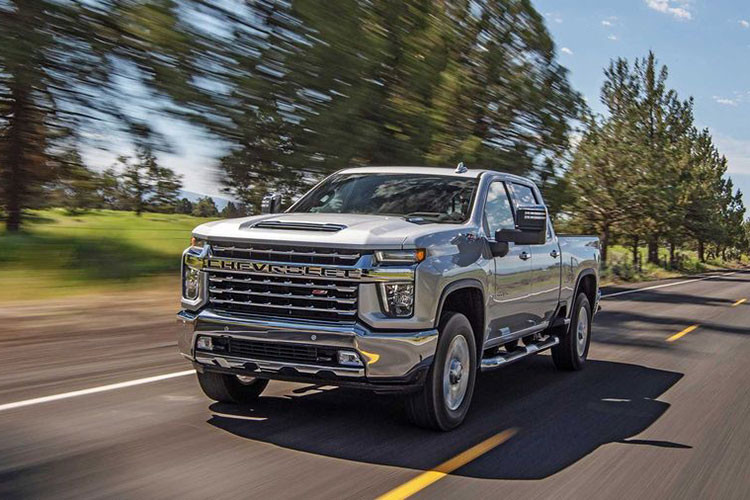 Tạm thời, 2500HD là phiên bản đắt tiền nhất của Chevrolet Silverado (đã được sản xuất), 3500HD cao cấp hơn sẽ ra mắt trong tương lai gần, giá xe Chevrole Silverado 2500HD mới bán sẽ bán ra từ 39.895 USD (khoảng 925 triệu đồng) còn 3500HD sẽ có giá từ 41.095 USD (khoảng 953 triệu đồng).