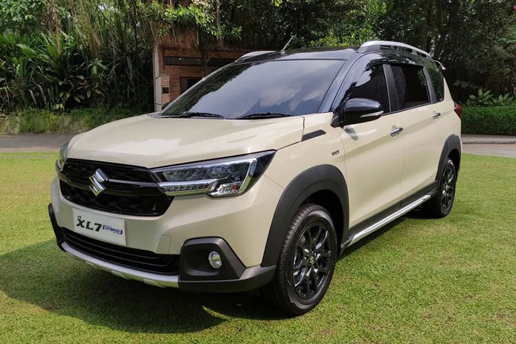 Suzuki đã chính thức giới thiệu phiên bản hybrid mới của dòng MPV 7 chỗ XL7 ở thị trường Indonesia. Đây là thị trường thứ hai đón nhận mẫu xe này, sau Ấn Độ với Suzuki XL6 Hybrid ra mắt vào năm ngoái. Tại thị trường Indonesia, Suzuki XL7 Hybrid 2023 mới sẽ có 2 bản trang bị là Beta và Alpha.