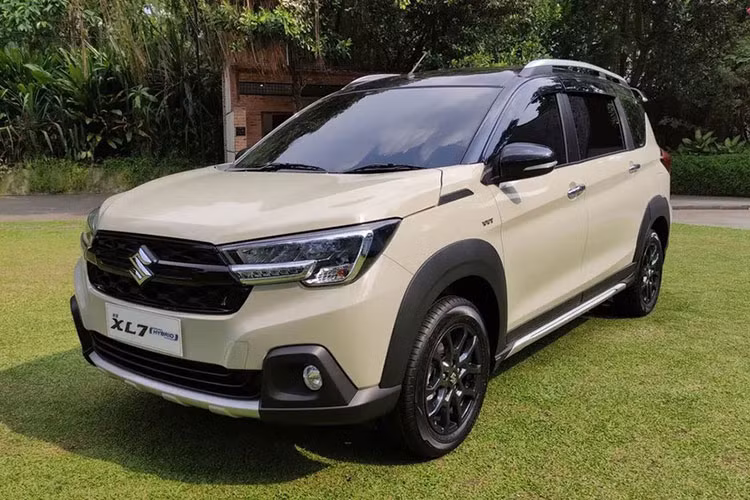 Suzuki đã chính thức giới thiệu phiên bản hybrid mới của dòng MPV 7 chỗ XL7 ở thị trường Indonesia. Đây là thị trường thứ hai đón nhận mẫu xe này, sau Ấn Độ với Suzuki XL6 Hybrid ra mắt vào năm ngoái. Tại thị trường Indonesia, Suzuki XL7 Hybrid 2023 mới sẽ có 2 bản trang bị là Beta và Alpha.
