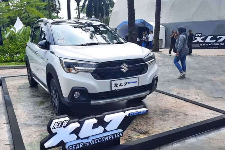 Sau Indonesia, mẫu xe MPV Suzuki XL7 Hybrid 2023 bản tiết kiệm xăng này dự kiến cũng sẽ ra mắt những thị trường Đông Nam Á khác như Việt Nam, tương tự trường hợp của Ertiga Hybrid.