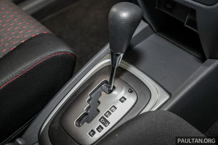 Giá xe Toyota Avanza 2019 tại thị trường Đông Nam Á, cụ thể là Indonesia sẽ dao động trong khoảng từ 191,1 đến 221,2 triệu Rupiah (tương đương khoảng 312 đến 361 triệu đồng). Trong khi đó, 2 con số tương ứng của Toyota Avanza Veloz 2019 là 215,6 đến 239,4 triệu Rupiah (Khoảng 352 cho đến 391 triệu đồng).