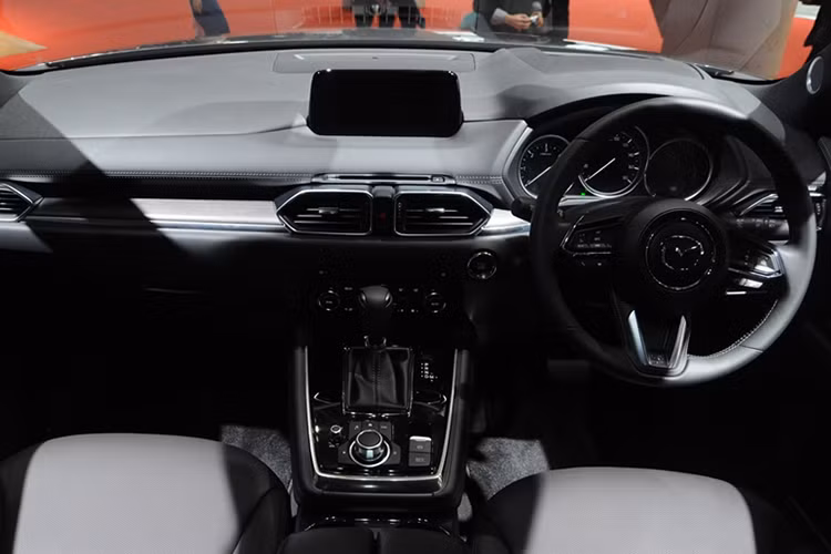 Nội thất Mazda CX-8 chú trọng vào cảm giác thoải mái và tiện nghi cho người dùng. Ghế ngồi loại 6 ghế và 7 ghế với thiết kế ôm người ngồi và được bọc da cao cấp. Hệ thống cách âm cũng được cải tiến. Nội thất xe sử dụng nhiều chi tiết được sử dụng nguyên liệu da Nappa và các đường viền mạ hợp kim sang trọng.