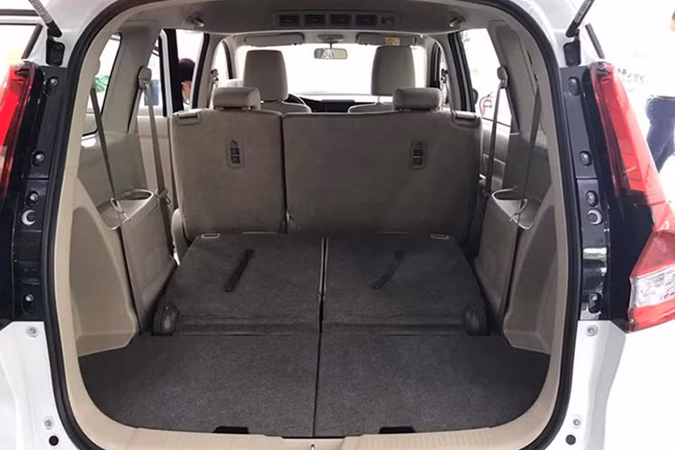 Suzuki Ertiga 2019 có thể sẽ mất đi 2 tính năng an toàn chủ động cơ bản mà quan trọng, bao gồm phanh khẩn cấp BA và cân bằng điện tử. Theo thông tin trước đó từ phía đại lý, xe sẽ có 4 phiên bản, trong đó có bản GLX ESP được bổ sung hệ thống cân bằng điện tử. Tuy nhiên, có thể trong thời gian đầu, Suzuki Việt Nam sẽ chỉ phân phối 2 bản GL và GLX trong khi 2 bản còn lại có thể sẽ được bổ sung sau.